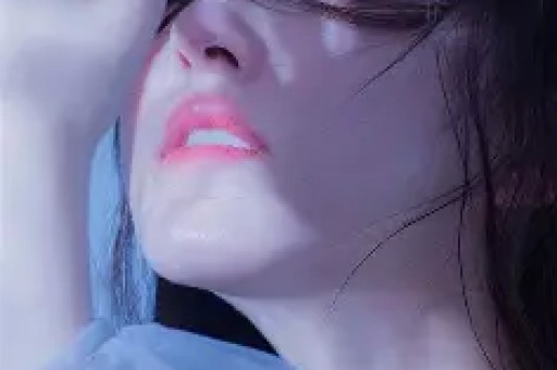 真猛！女演员周也卧室亲密被拍拥抱接吻一条龙粉丝提醒拉窗帘