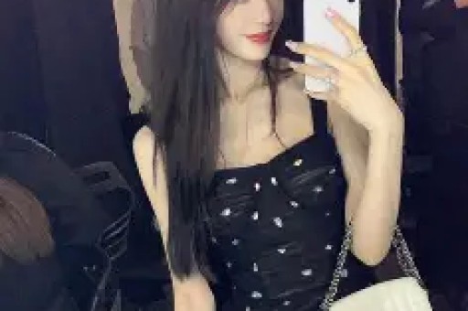 王思聪前女友黄一鸣被曝猛料 被60岁大爷包 嚣张回应 闪闪生父被